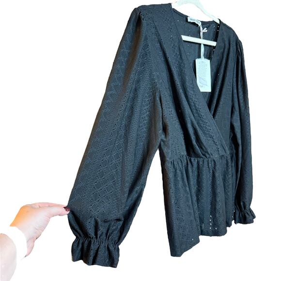 NWT Grace Karin black eyelet textured long sleeve faux wrap blouse Women's 2X - Picture 3 of 6